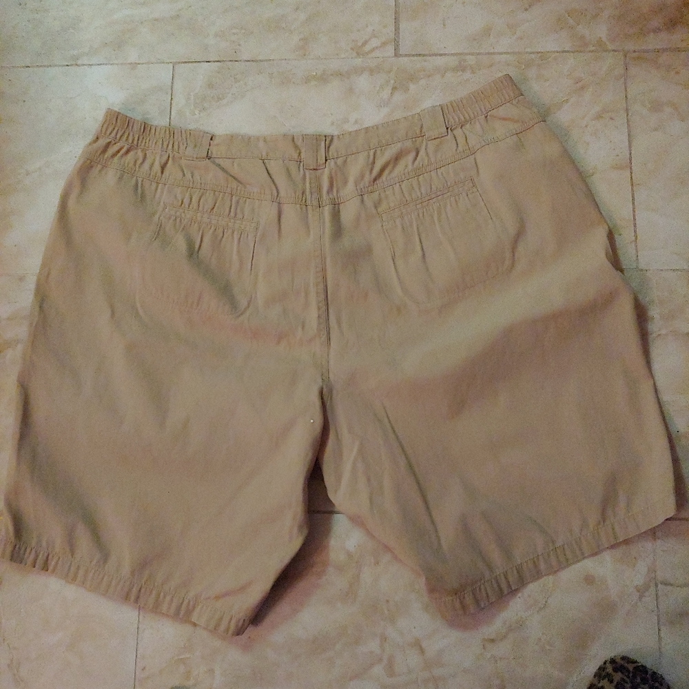 Woman's Shorts 26/28, Tan, Reduced to lowest. MUST BUNDLE